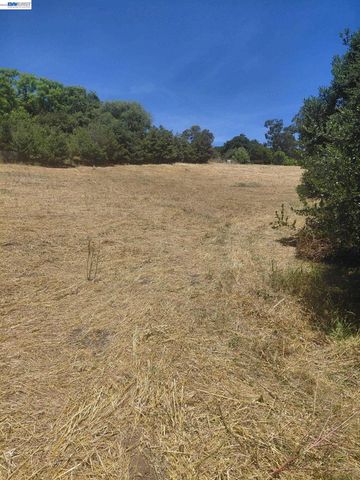 4060 Lambert Rd, El Sobrante, CA 94803