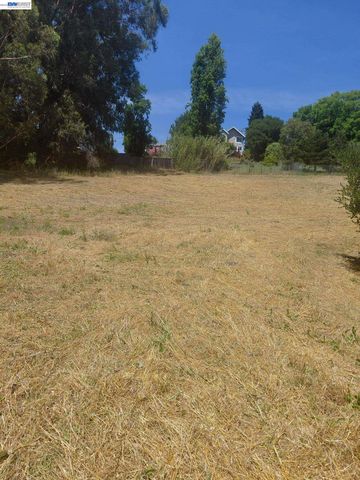 4060 Lambert Rd, El Sobrante, CA 94803