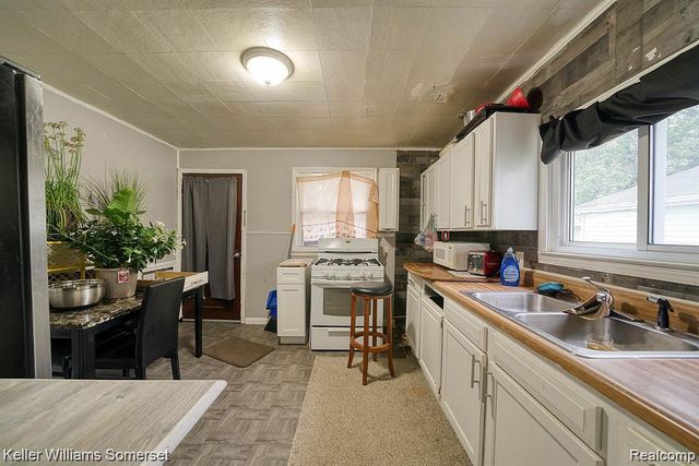 23733 Champaign Street, Taylor, MI 48180