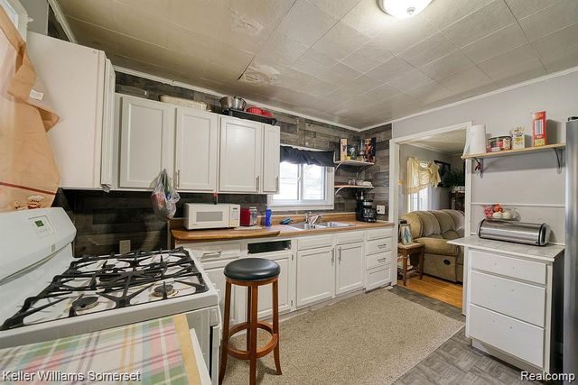 23733 Champaign Street, Taylor, MI 48180