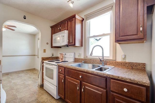 18 Sunset Drive 18 Sunset Drive, Medway, OH 45341
