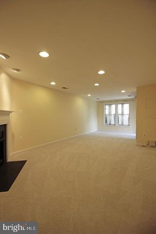 11799 VALLEY RIDGE CIR, Fairfax, VA 22033