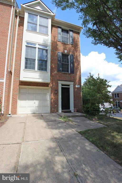 11799 VALLEY RIDGE CIR, Fairfax, VA 22033