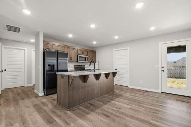 829 S Parkside Circle, Nixa, MO 65714