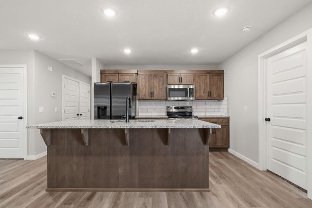 829 S Parkside Circle, Nixa, MO 65714