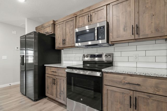 829 S Parkside Circle, Nixa, MO 65714