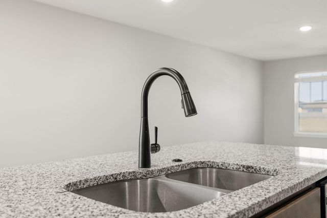 829 S Parkside Circle, Nixa, MO 65714