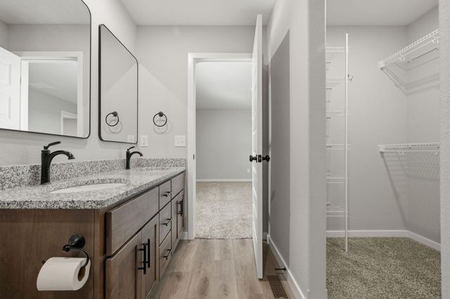 829 S Parkside Circle, Nixa, MO 65714