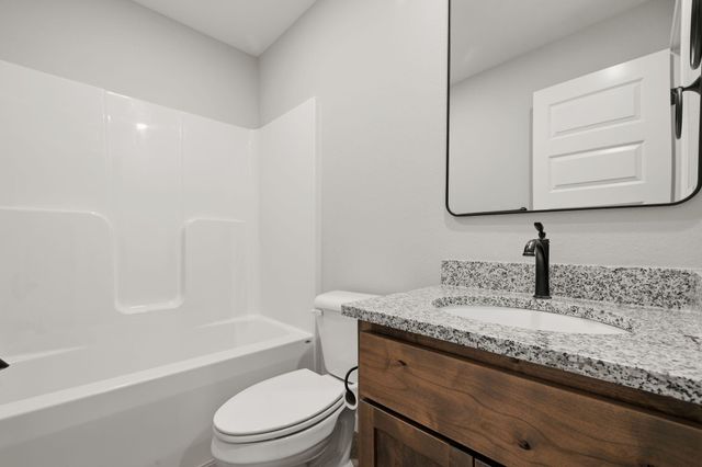 829 S Parkside Circle, Nixa, MO 65714