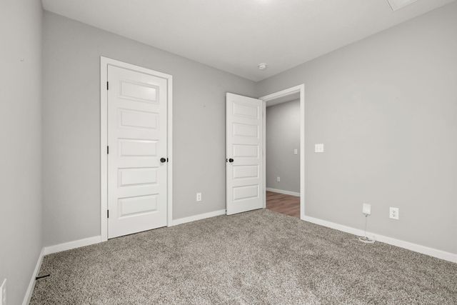 829 S Parkside Circle, Nixa, MO 65714