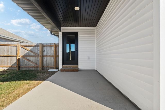 829 S Parkside Circle, Nixa, MO 65714