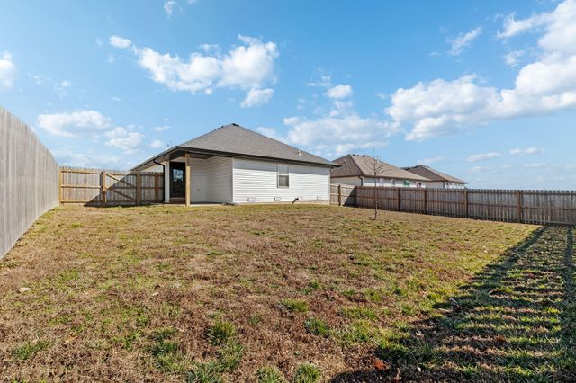 829 S Parkside Circle, Nixa, MO 65714