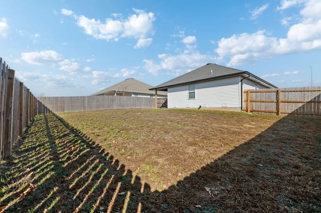 829 S Parkside Circle, Nixa, MO 65714