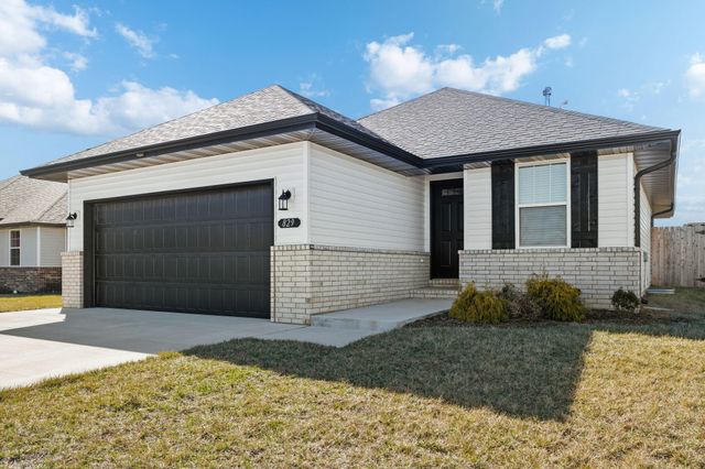 829 S Parkside Circle, Nixa, MO 65714