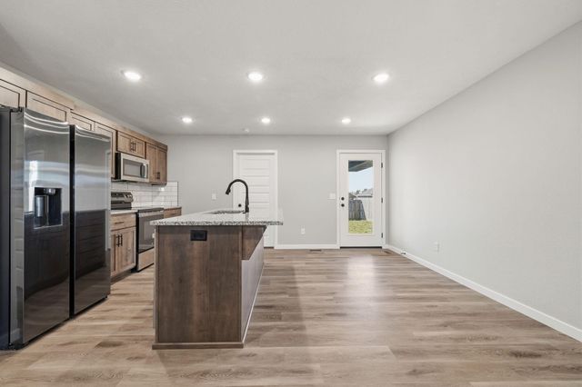 829 S Parkside Circle, Nixa, MO 65714