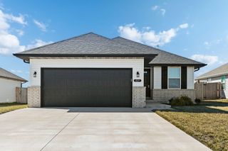 829 S Parkside Circle, Nixa, MO 65714