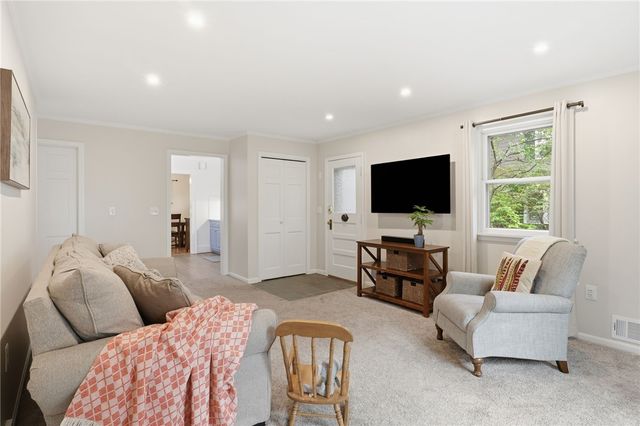 11 Golf Avenue, Pittsford, NY 14534