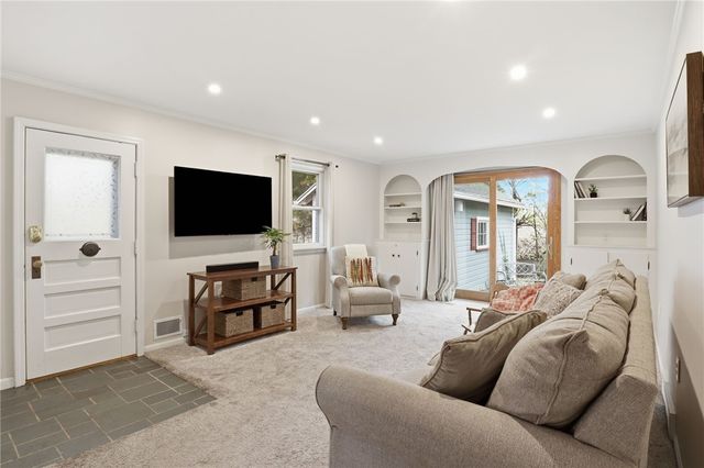 11 Golf Avenue, Pittsford, NY 14534