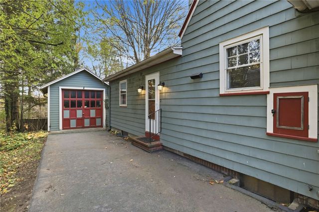 11 Golf Avenue, Pittsford, NY 14534