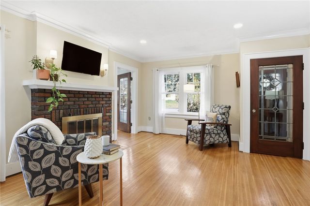 11 Golf Avenue, Pittsford, NY 14534