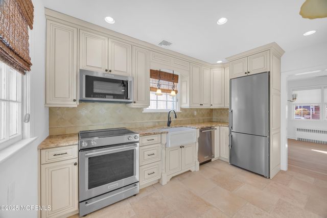 72 Kempson Place, Metuchen, NJ 08840