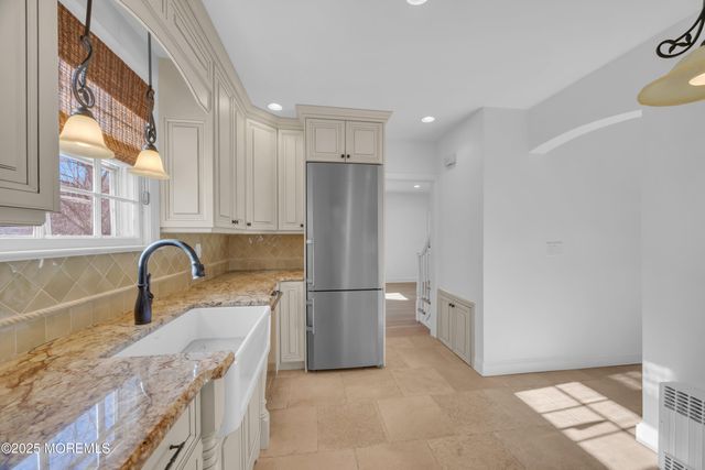 72 Kempson Place, Metuchen, NJ 08840