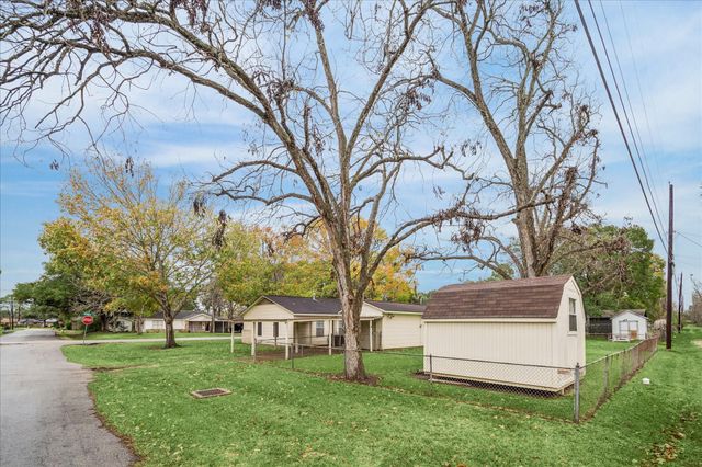 1733 Jones Street, Rosenberg, TX 77471