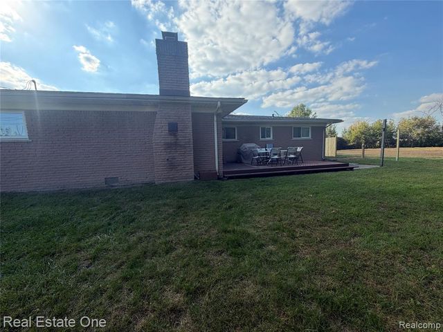 7423 17 Mile Road, Sterling Heights, MI 48313