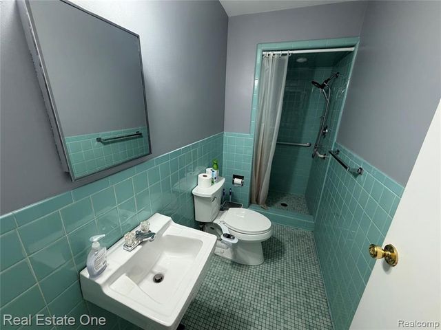 7423 17 Mile Road, Sterling Heights, MI 48313