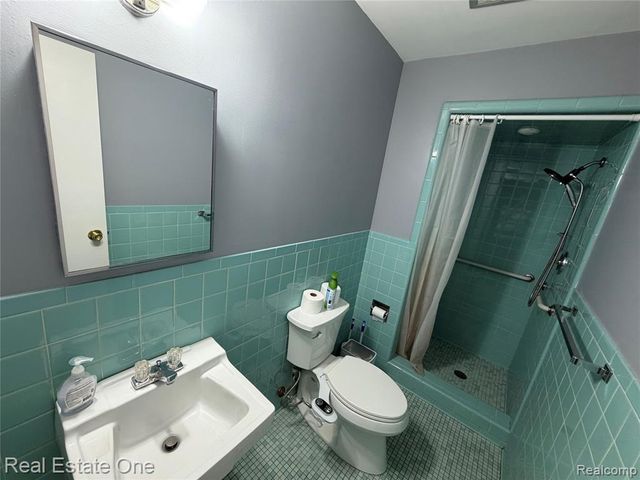 7423 17 Mile Road, Sterling Heights, MI 48313