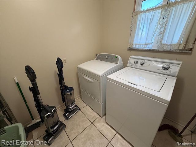 7423 17 Mile Road, Sterling Heights, MI 48313