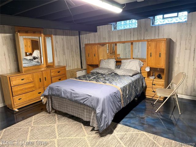 7423 17 Mile Road, Sterling Heights, MI 48313