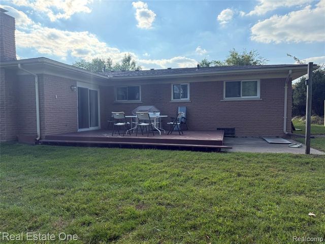 7423 17 Mile Road, Sterling Heights, MI 48313