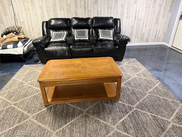 7423 17 Mile Road, Sterling Heights, MI 48313