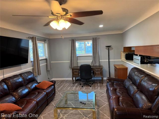 7423 17 Mile Road, Sterling Heights, MI 48313