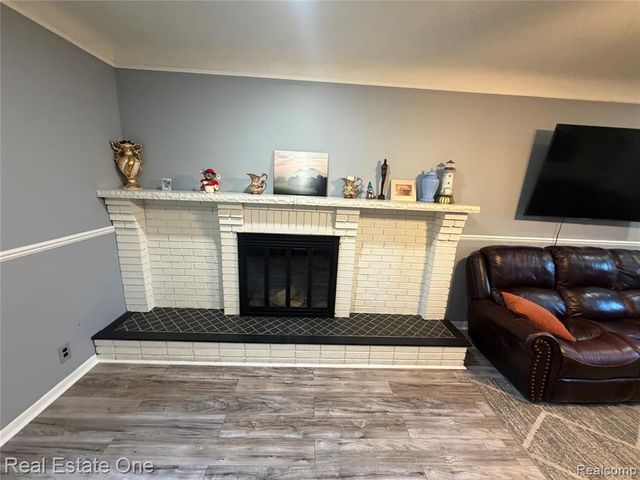 7423 17 Mile Road, Sterling Heights, MI 48313