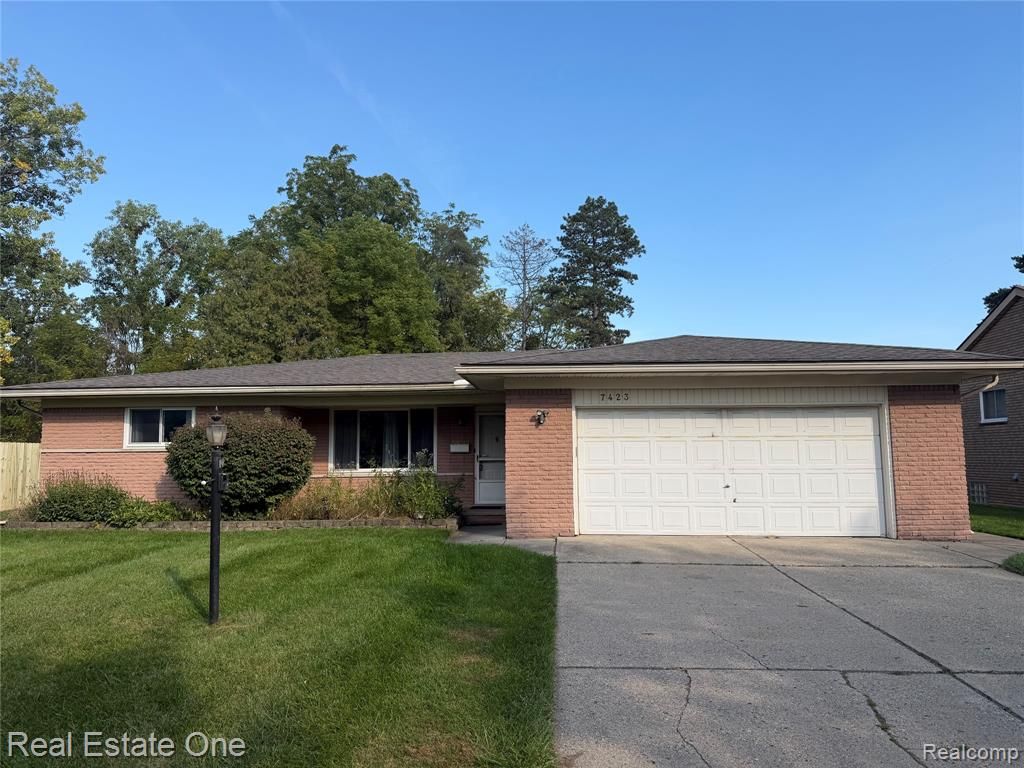 7423 17 Mile Road, Sterling Heights, MI 48313