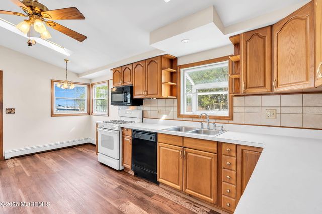 63 Broadway, Keyport, NJ 07735