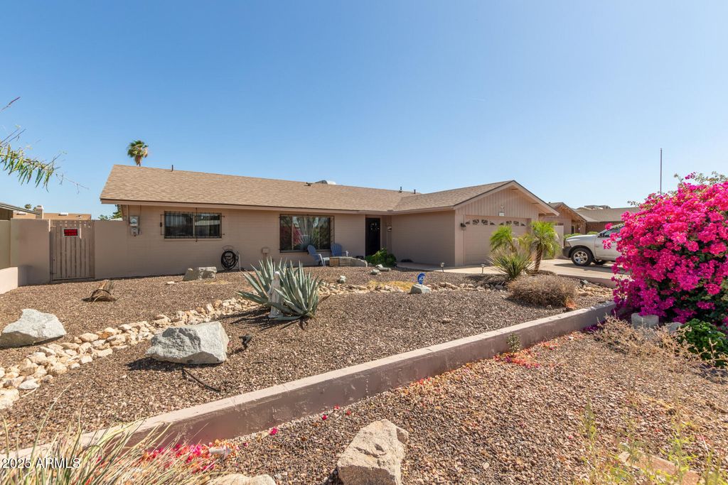 3529 W SAINT MORITZ Lane, Phoenix, AZ 85053 — photo 2