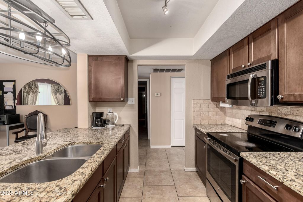 3529 W SAINT MORITZ Lane, Phoenix, AZ 85053 — photo 5