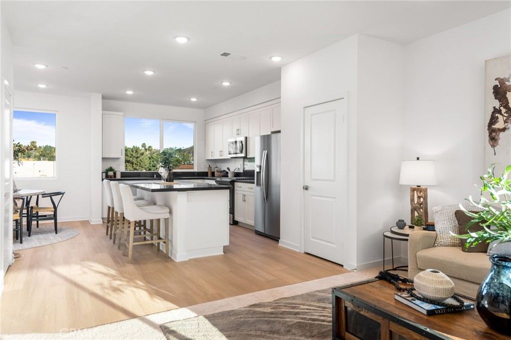 Image 11 of property listing at 1114 Santo Antonio Drive, Colton, CA 92324