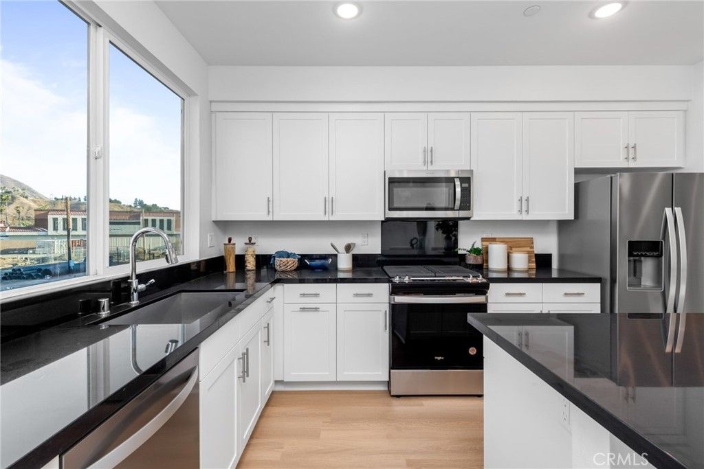 Image 17 of property listing at 1114 Santo Antonio Drive, Colton, CA 92324