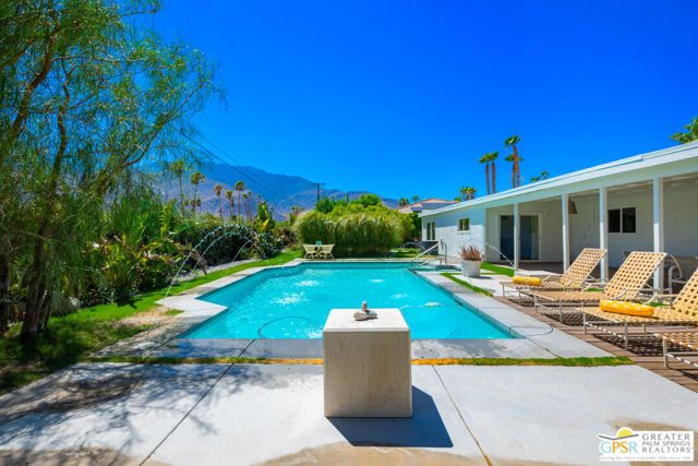 2405 E Francis Drive, Palm Springs, CA 92262