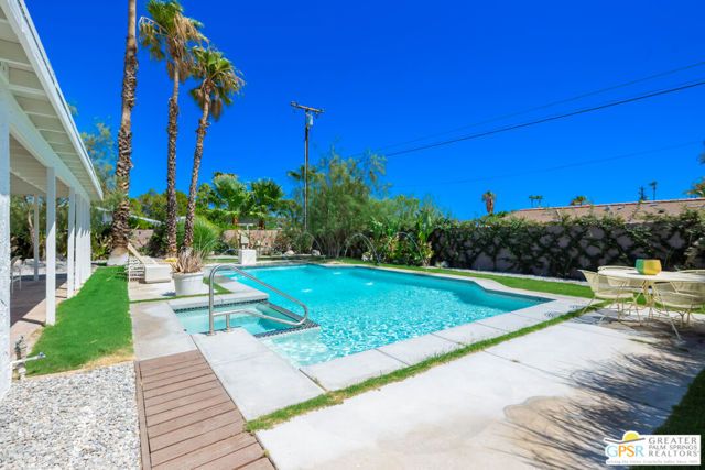 2405 E Francis Drive, Palm Springs, CA 92262
