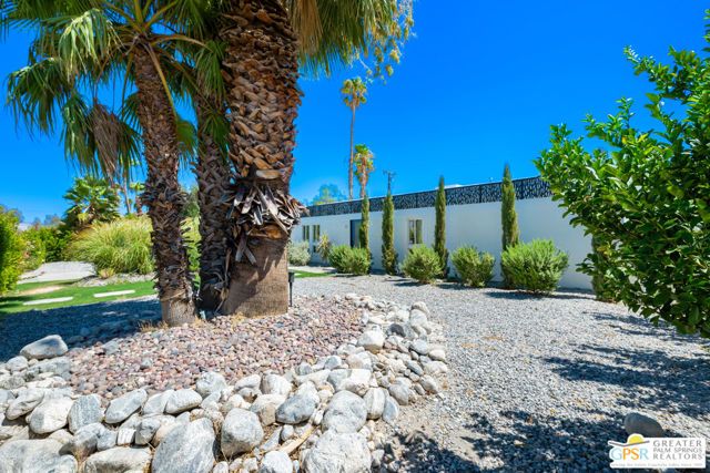 2405 E Francis Drive, Palm Springs, CA 92262