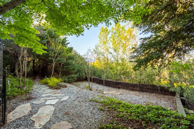 3126 Riesling Path, Redding, CA 96001