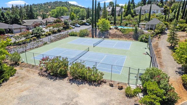 3126 Riesling Path, Redding, CA 96001