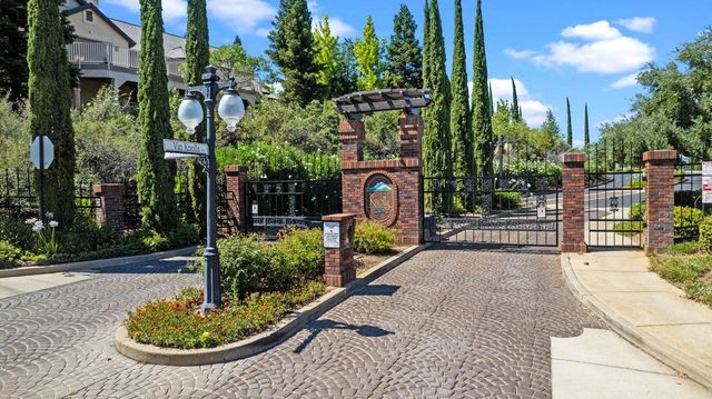 3126 Riesling Path, Redding, CA 96001