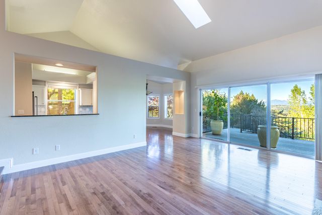 3126 Riesling Path, Redding, CA 96001