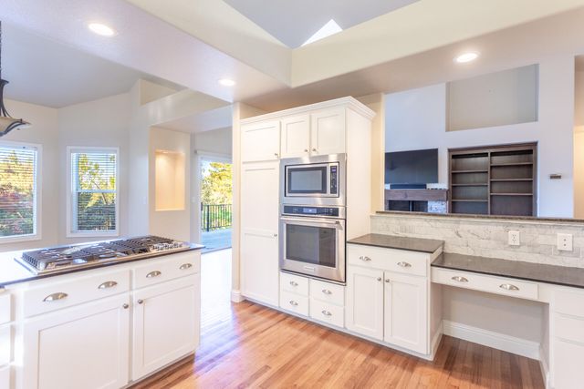 3126 Riesling Path, Redding, CA 96001